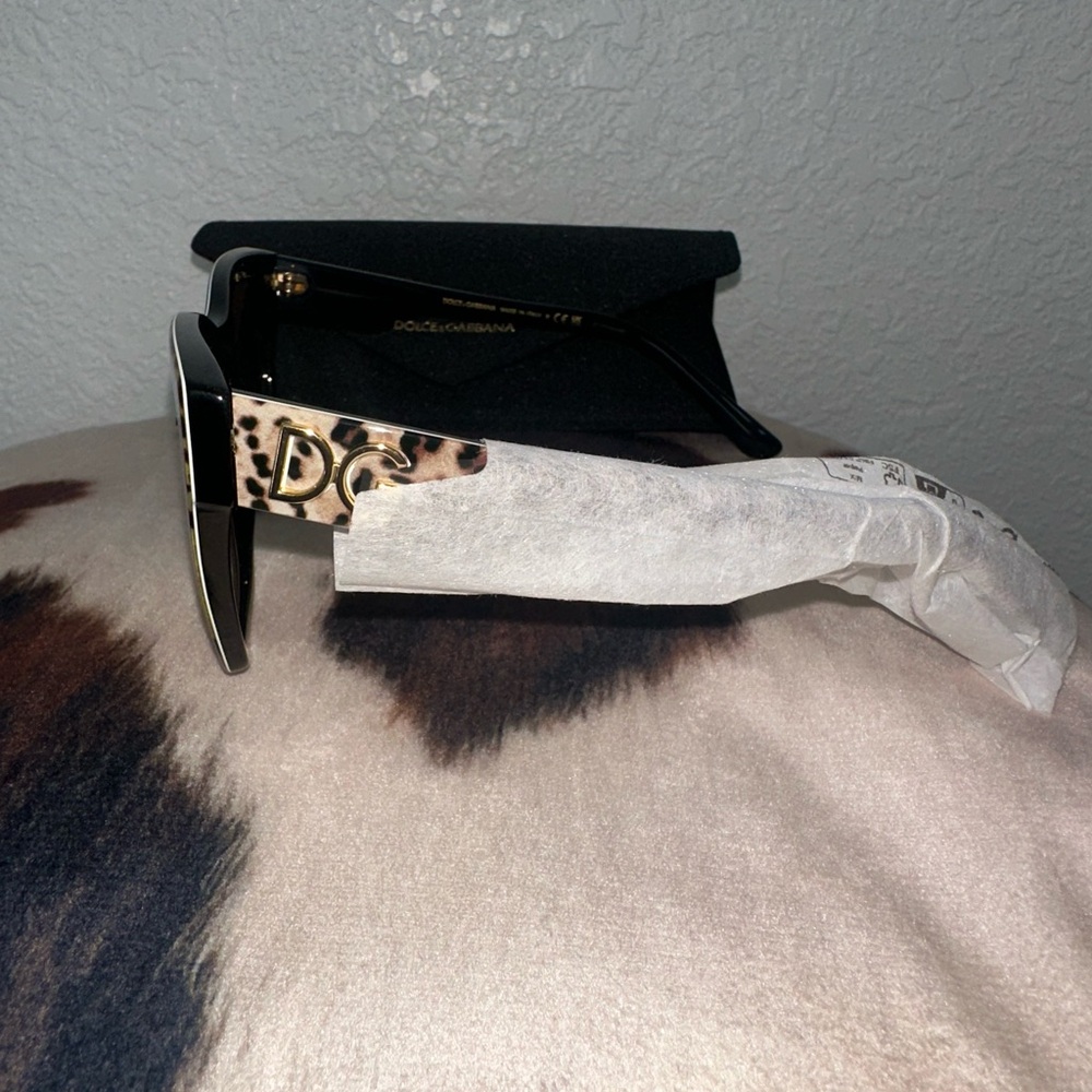 Dolce & Gabbana Leopard Print Sunglasses - Picture 4 of 8